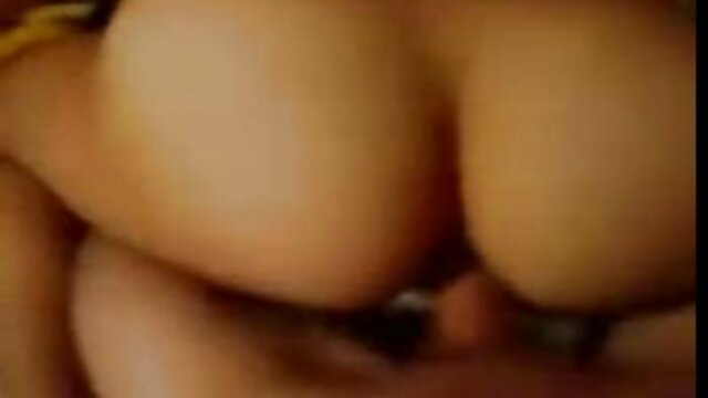 HD kvalitet :  Asiatisk tæve smører og knepper sig liderlige modne damer selv med en dildo Cool porno film 